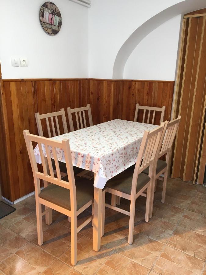 Devenyi Vendeghaz Apartment Csesznek Exterior foto