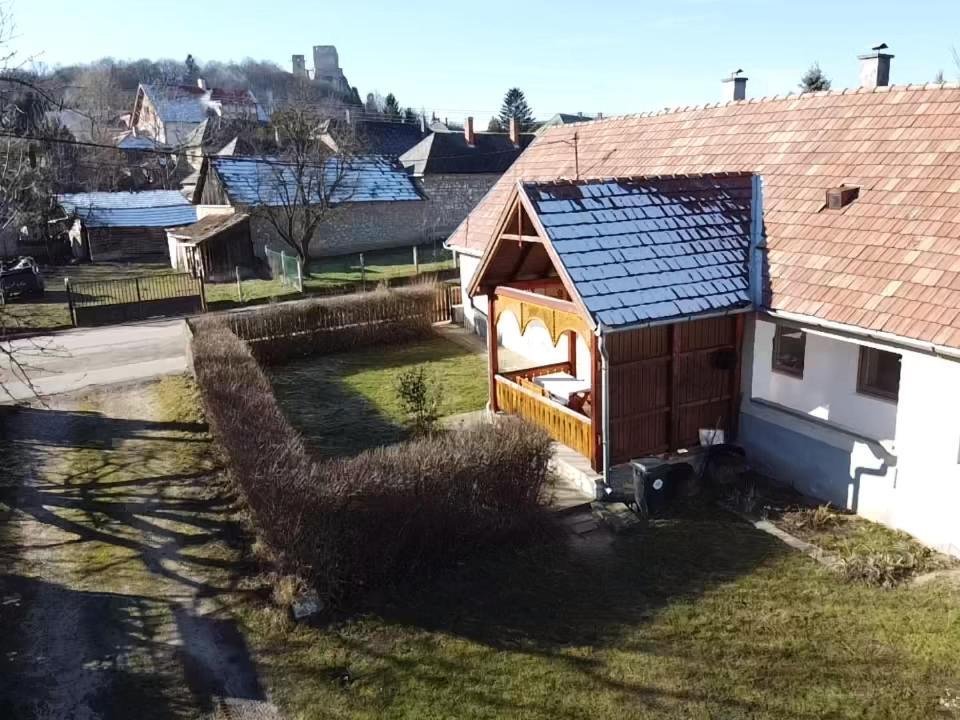 Devenyi Vendeghaz Apartment Csesznek Exterior foto