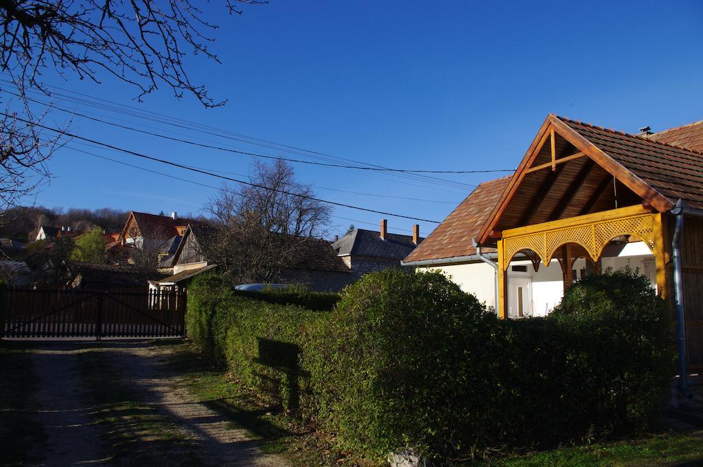 Devenyi Vendeghaz Apartment Csesznek Exterior foto